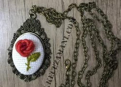 Kanaviçe Gül Kolye