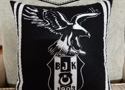 Kara Kartal Beşiktaş Keçe Yastık